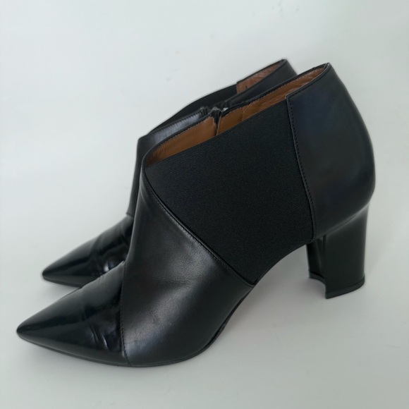EUC Aquatalia Black Leather Ankle Booties Pointed Toe Italy